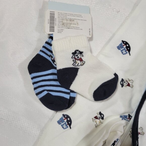 Gymboree Tiny Pirates NWT 0-3 month sleeper & socks, Used Bib. Mixed Bin Z34 - Picture 6 of 7